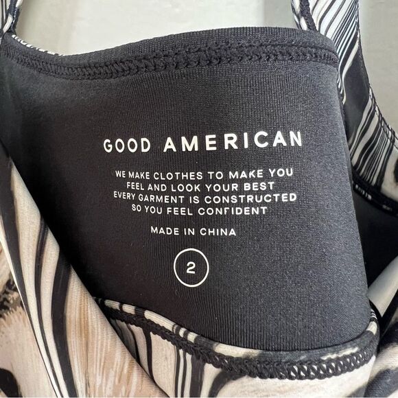 Good American Natural Swirl Kardashian Silky Sports Bracrop Top Halter Bra - Picture 5 of 10